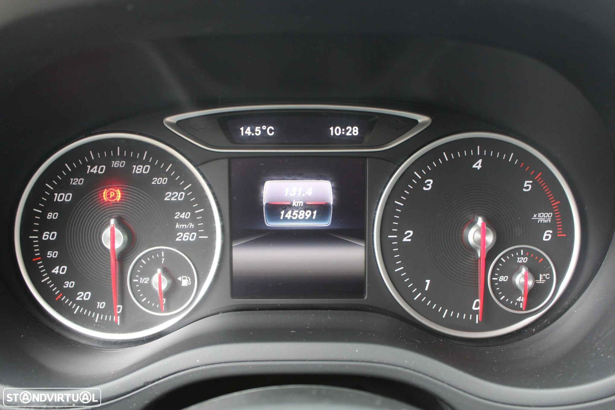 Mercedes-Benz B 200 d AMG Line - 34