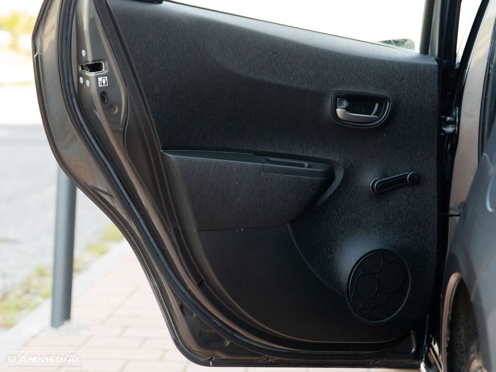 Toyota Yaris 1.33 VVT-i Comfort+P.Style - 46