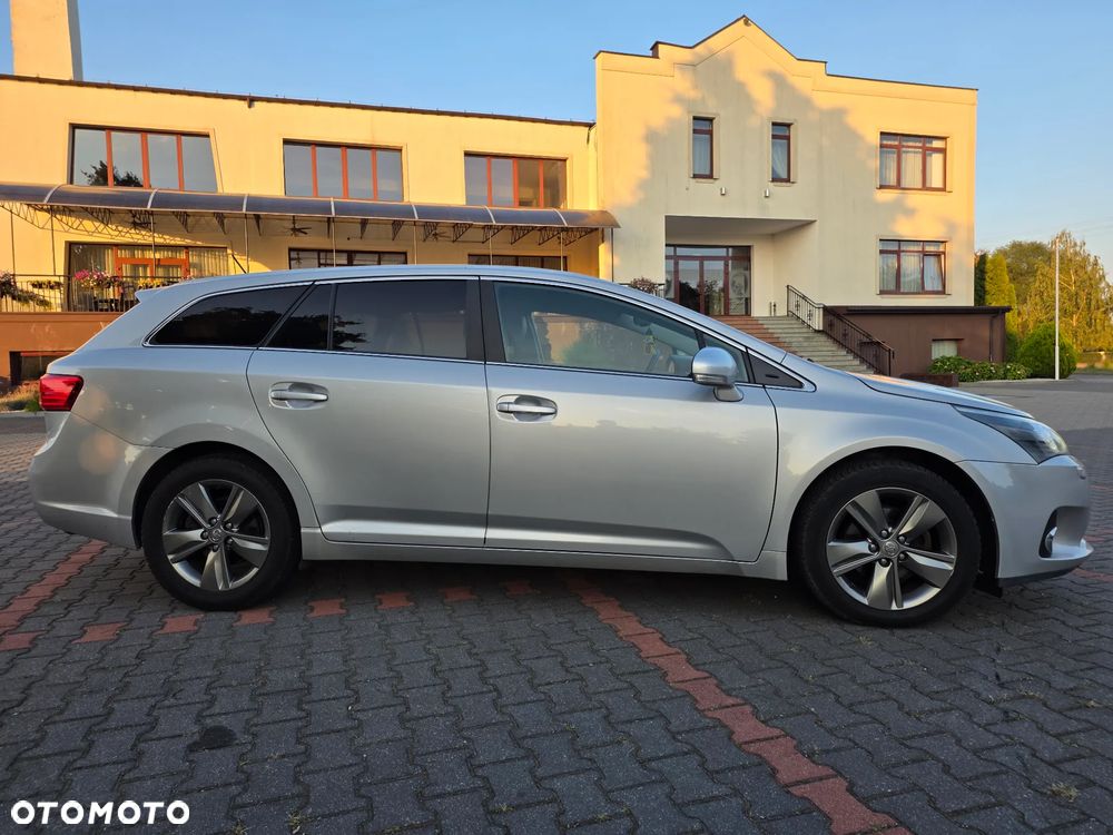 Toyota Avensis 2.0 D-4D Style - 9