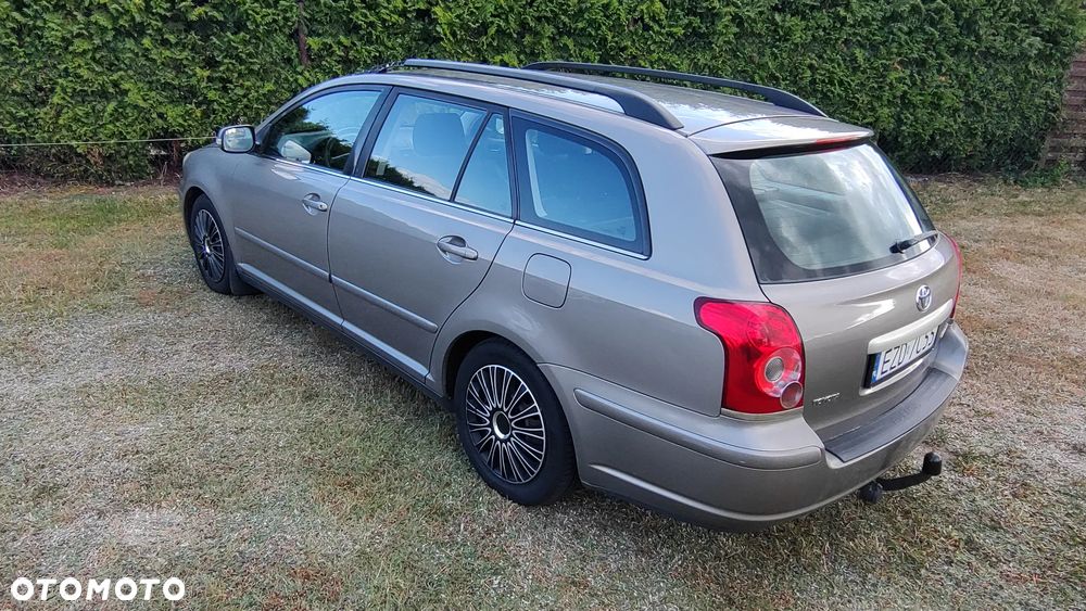 Toyota Avensis 1.6 VVT-i Luna - 6