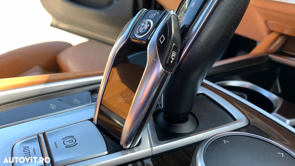 BMW Seria 7 750i xDrive - 30