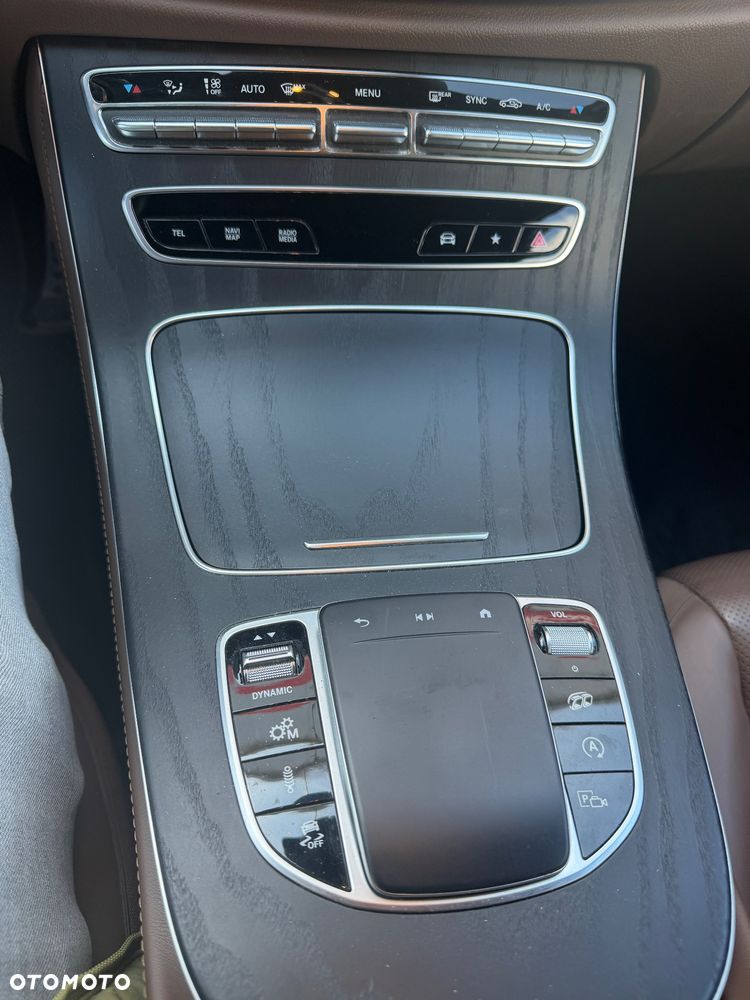 Mercedes-Benz Klasa E AMG 53 4-Matic+ - 12