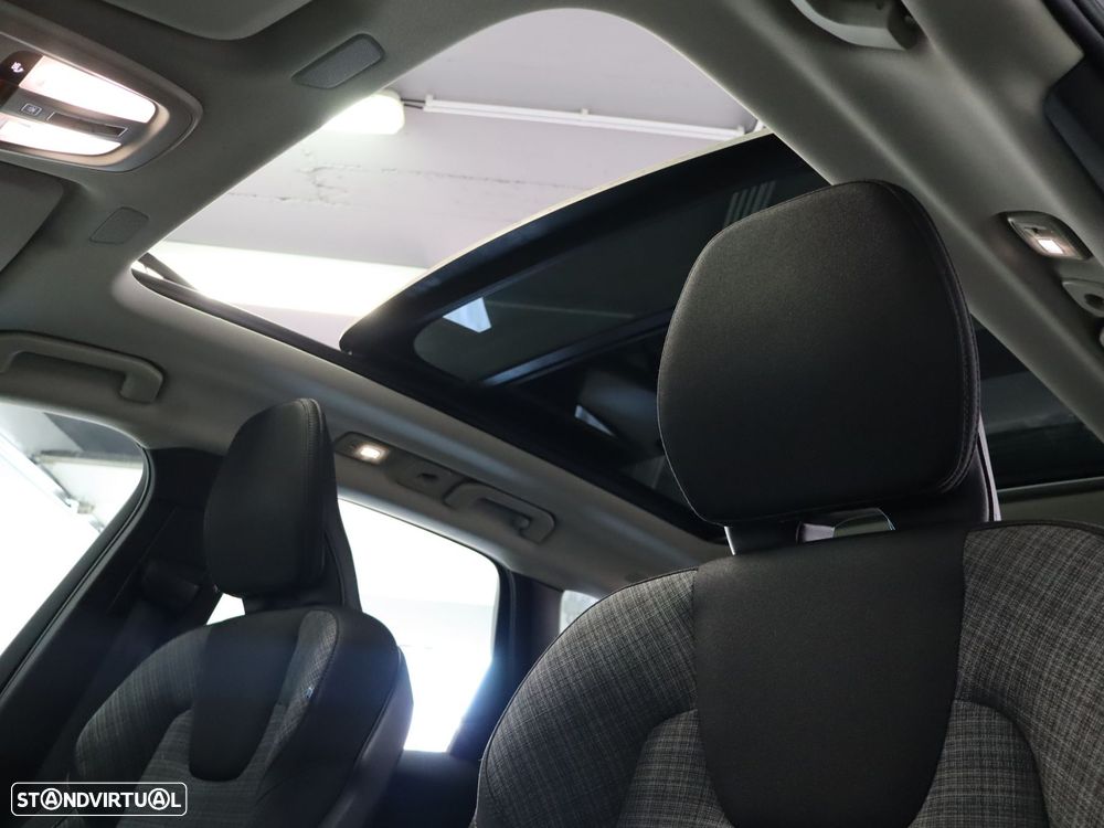 Volvo XC 60 2.0 T6 PHEV Core - 24