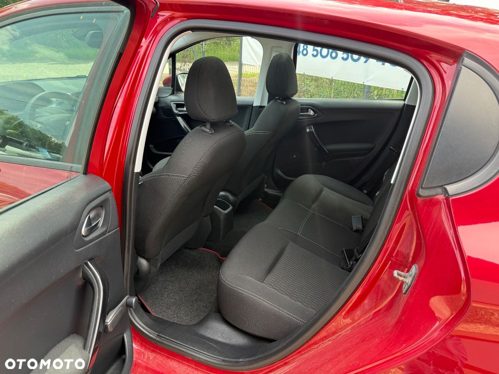 Peugeot 208 - 12