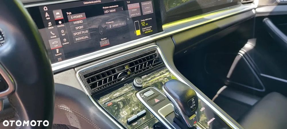 Porsche Panamera 4 E-Hybrid - 33