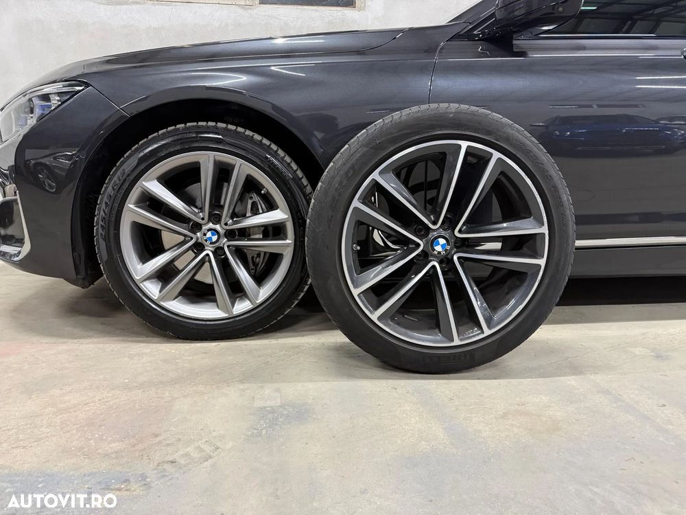 BMW Seria 7 730d xDrive MHEV - 26