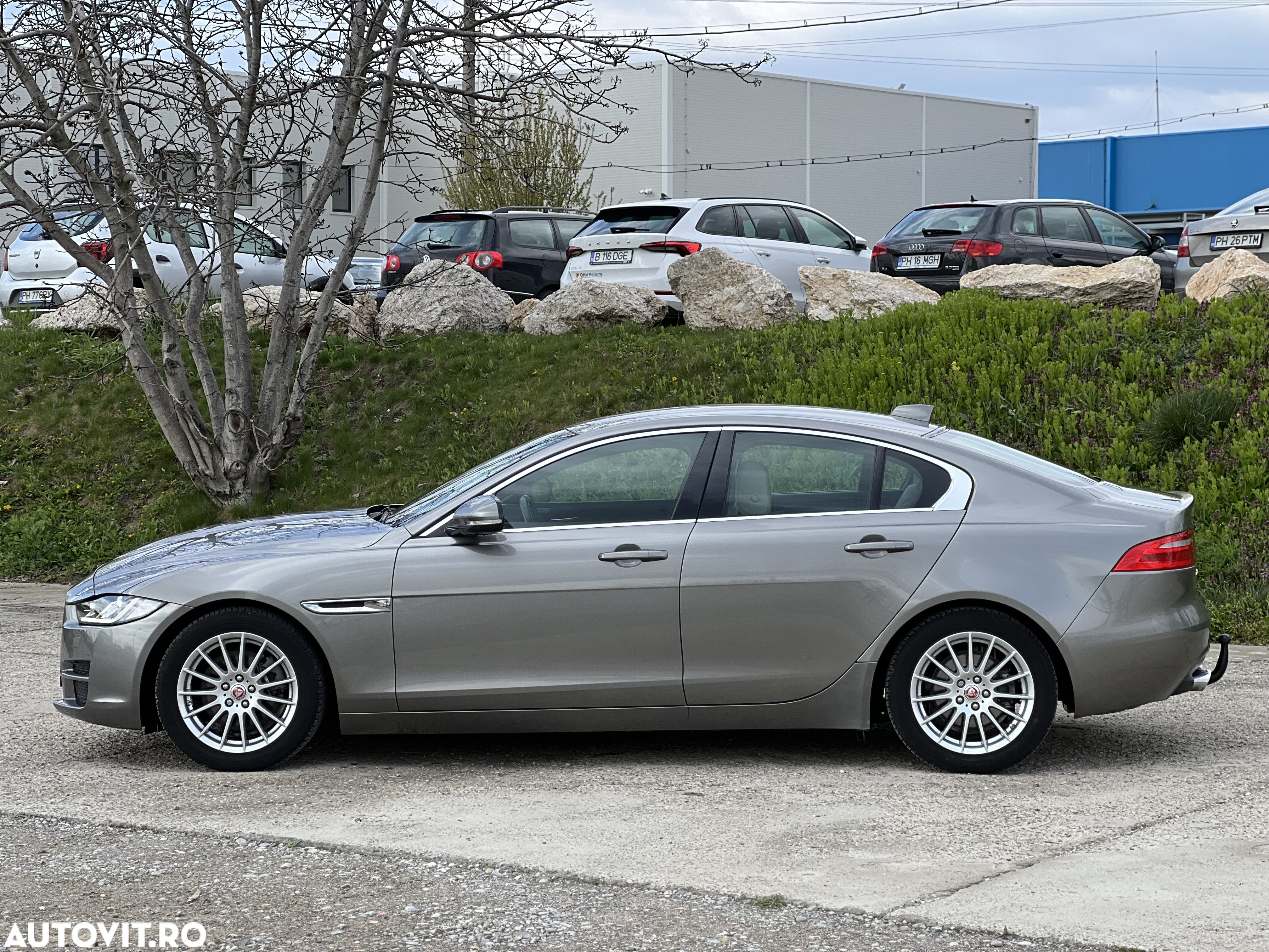 Jaguar XE 2.0 R-Sport - 9
