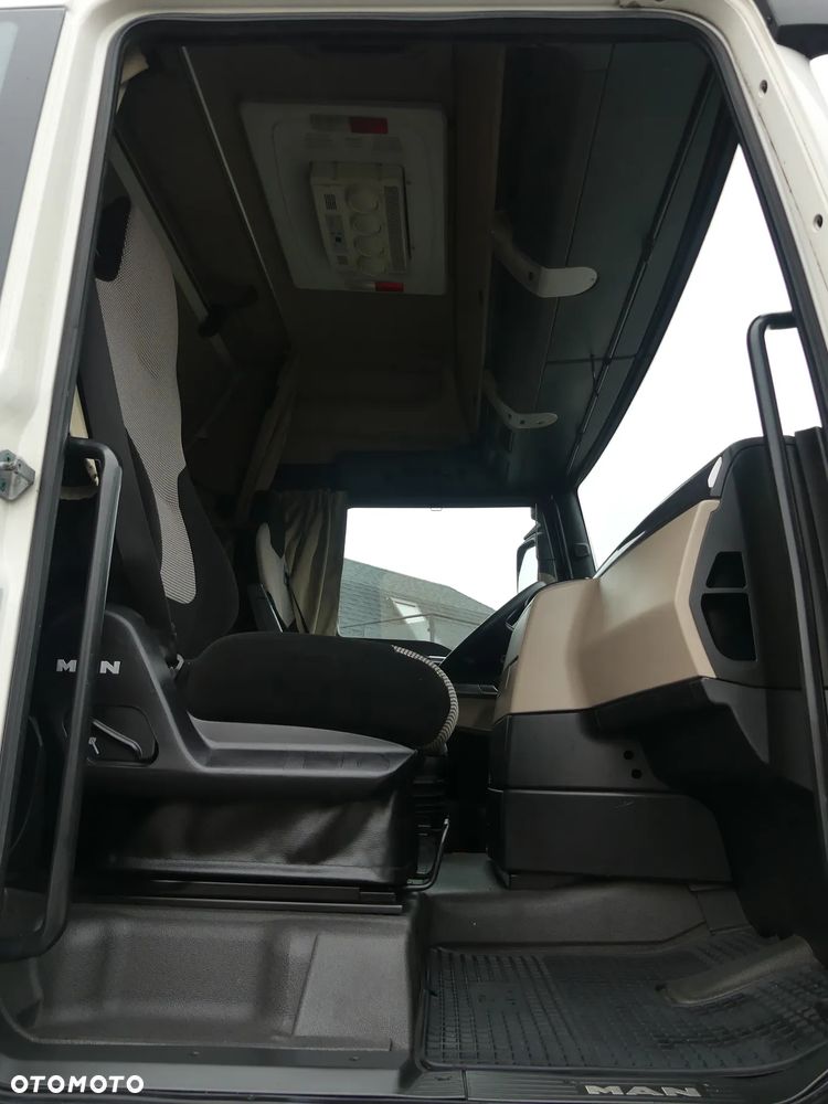 MAN TGX 26.460 / ZESTAW PRZEJAZDOWY / WINDA / KLIMA POSTOJOWA / - 32