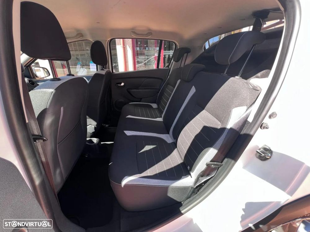 Dacia Sandero - 8
