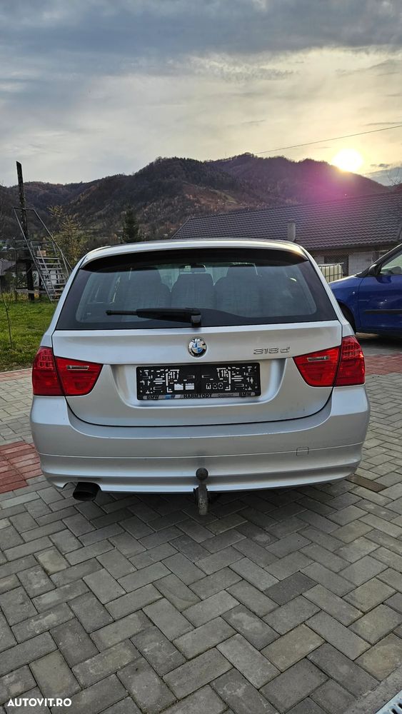 BMW Seria 3 318d - 4