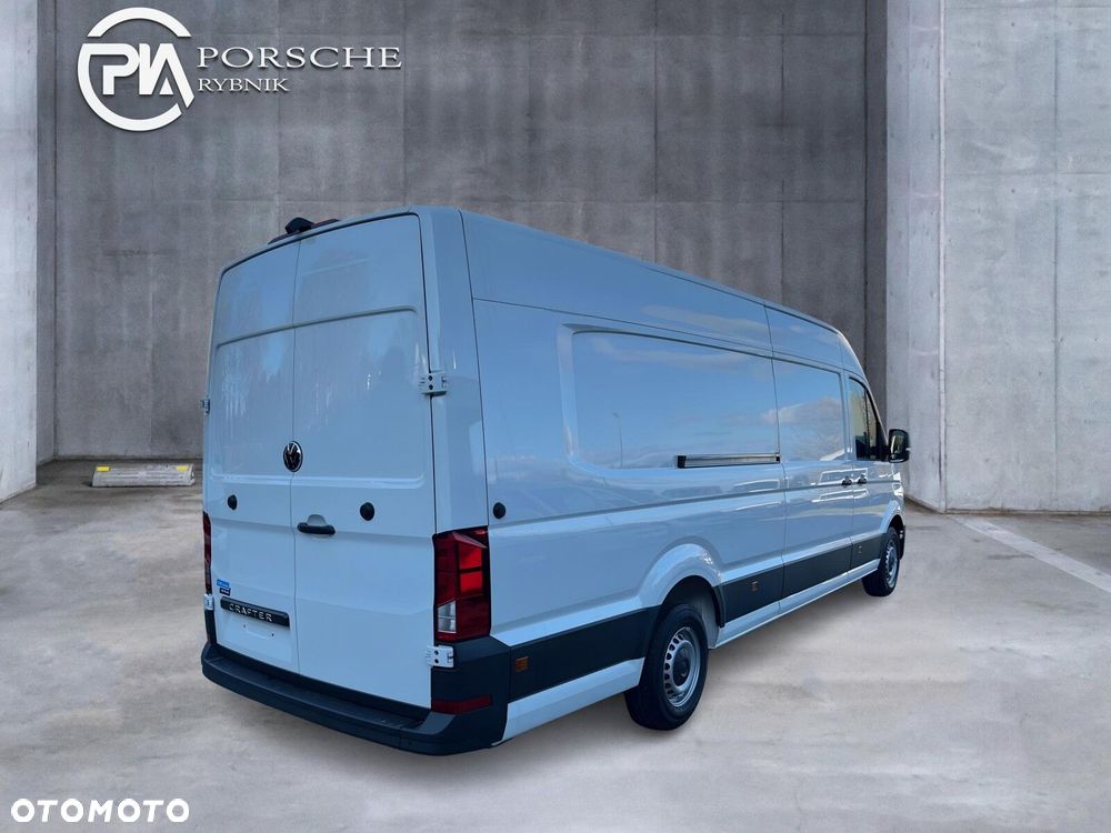 Volkswagen Crafter 35 Furgon z wysokim dachem silnik: 2,0 l EU6 SCR 177 KM / skrzynia biegów: Przedni napęd manualna 6-biegowa rozstaw osi: 4490 mm - 4