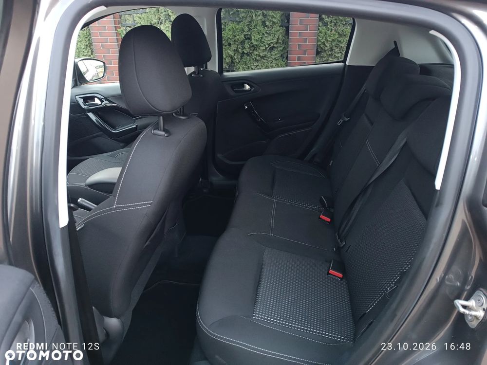Peugeot 208 - 23