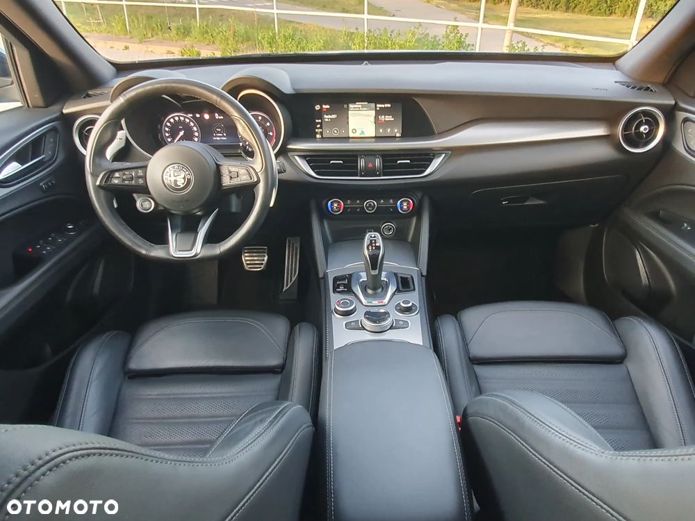Alfa Romeo Stelvio 2.0 Turbo Veloce Q4 - 11