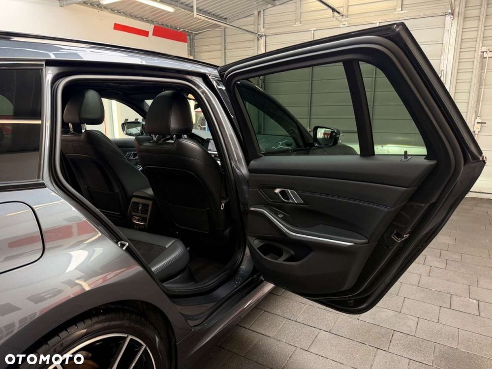 BMW Seria 3 - 38