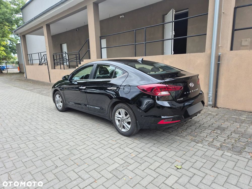 Hyundai Elantra 1.6 Comfort - 8