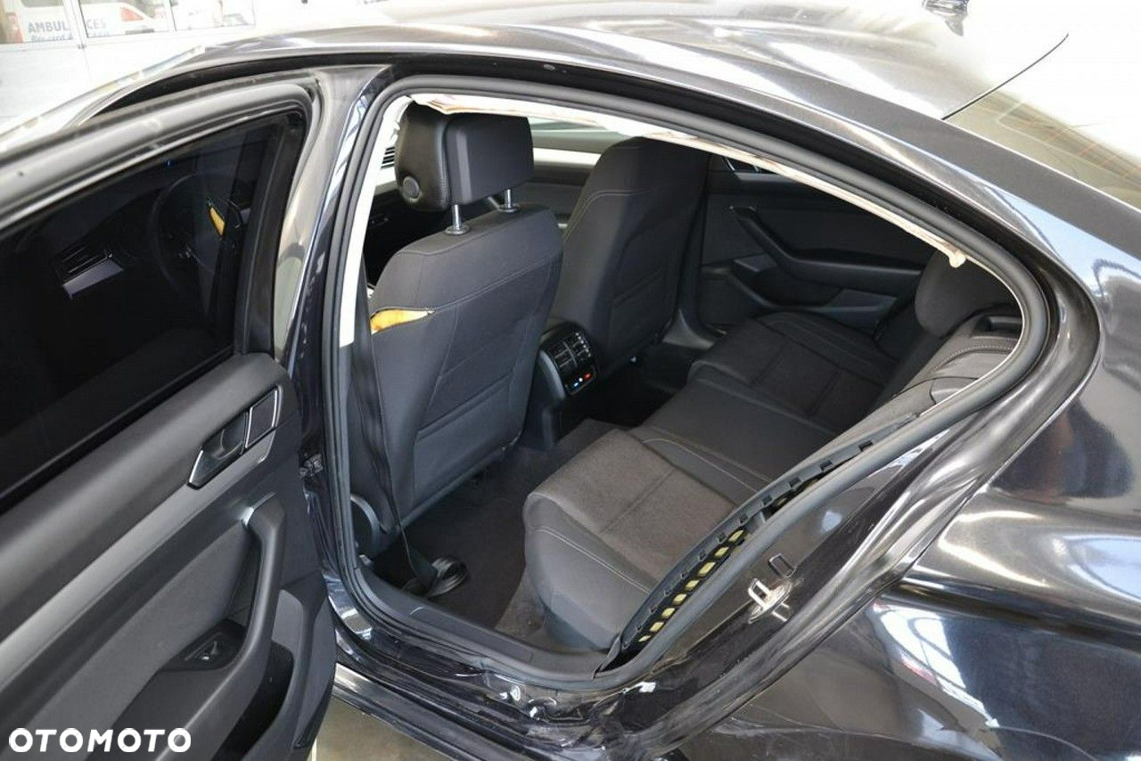 Volkswagen Passat - 14