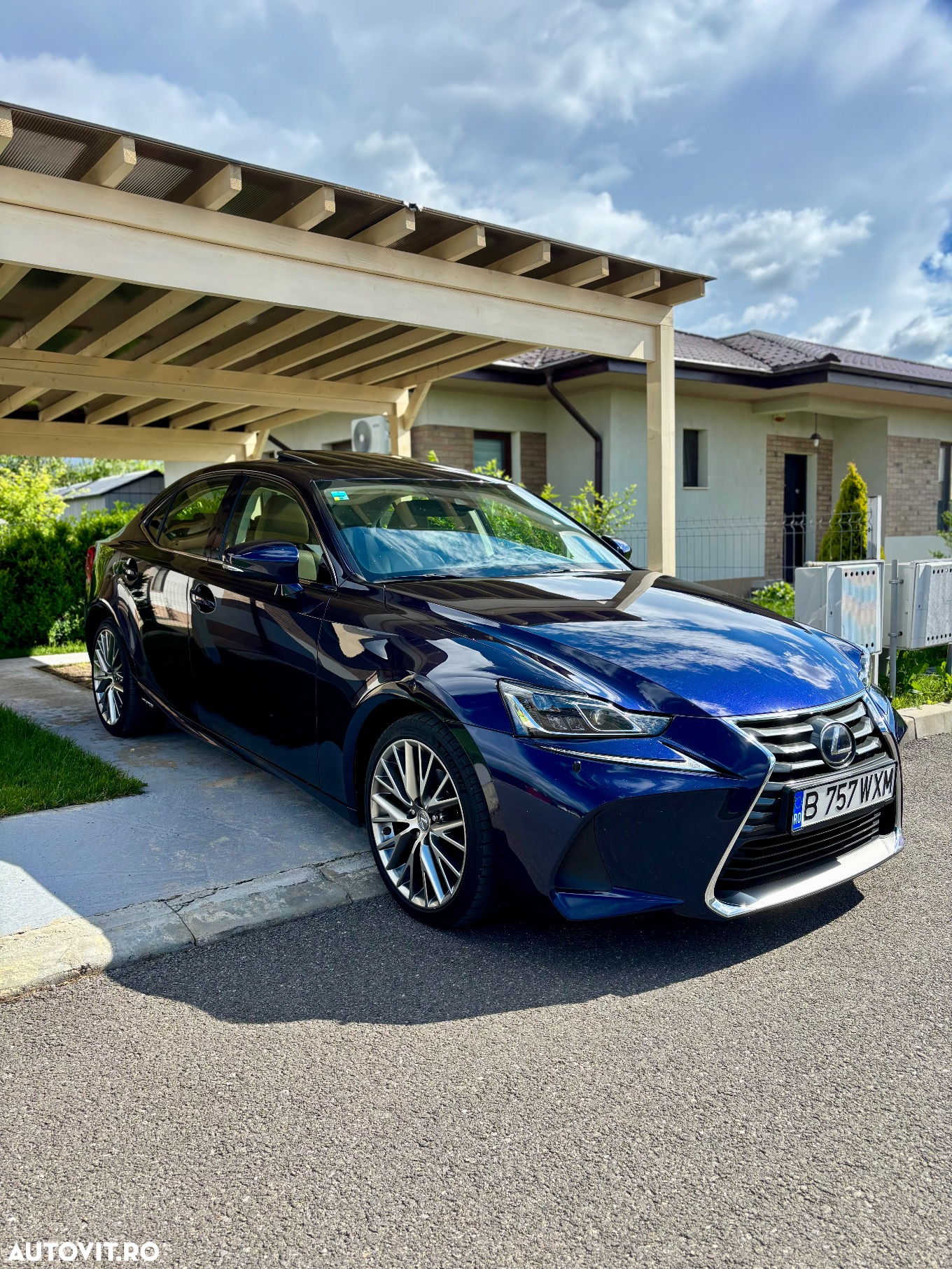 Lexus Seria IS 300h Aut. Luxury - 3