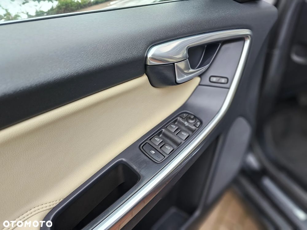 Volvo XC 60 D4 AWD Geartronic Summum - 28