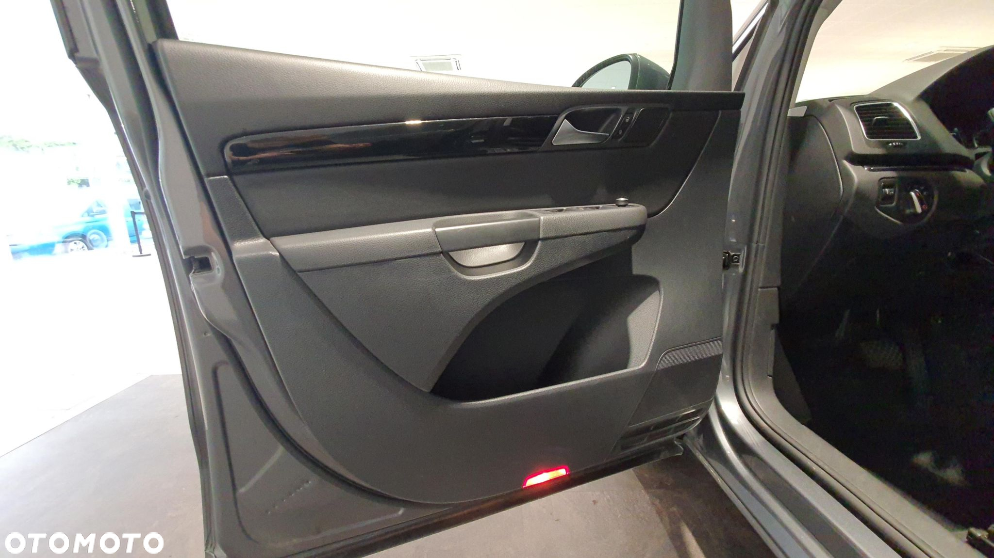 Volkswagen Sharan 2.0 TDI Highline DSG - 10
