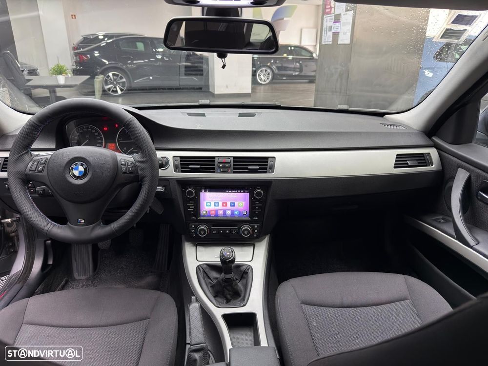 BMW 318 d Navigation Sport - 14