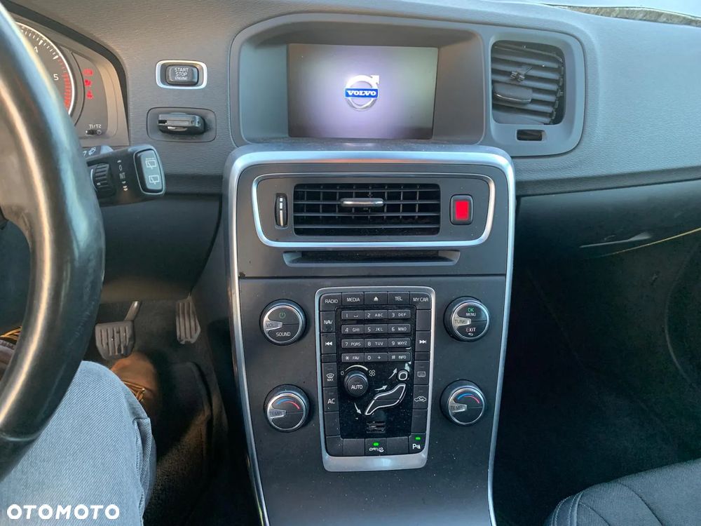 Volvo V60 D2 Momentum - 16