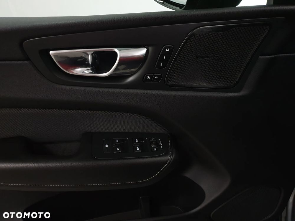 Volvo XC 60 D4 R-Design - 7