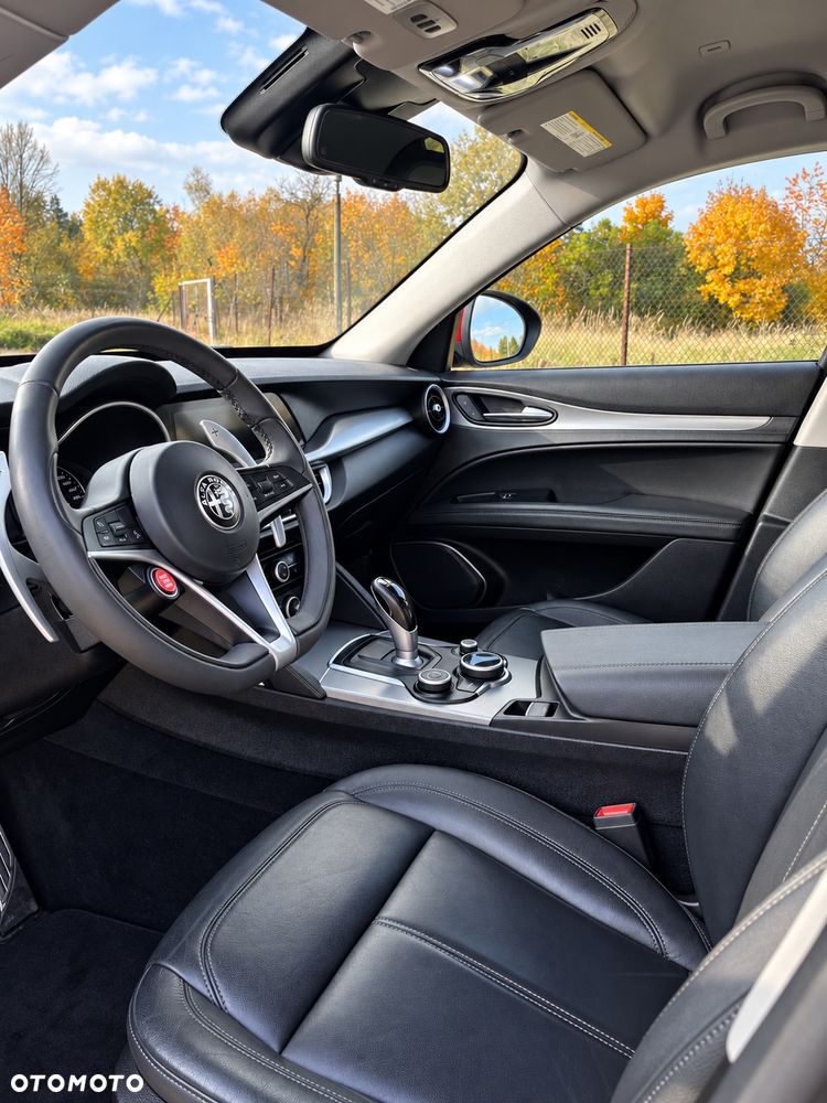 Alfa Romeo Stelvio - 11