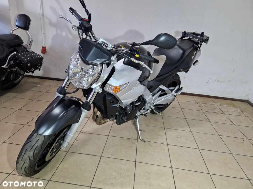 Suzuki GSR - 9