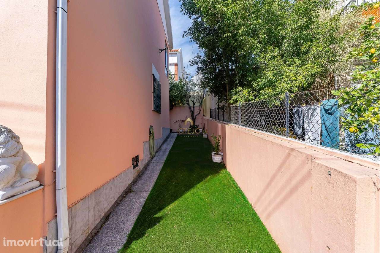 Moradia, 225 m², Santa Iria de Azoia, São João da Talha e Bobadela - Grande imagem: 3/23