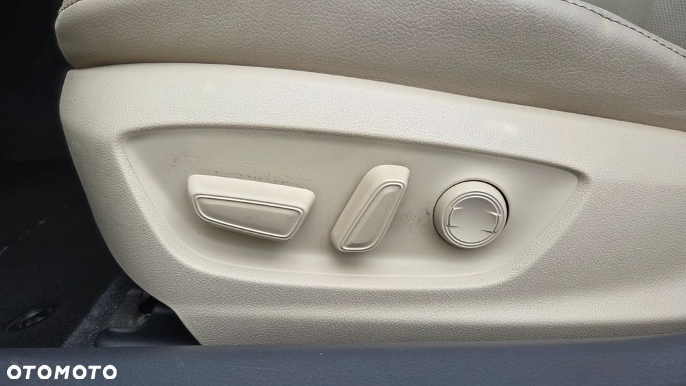 Toyota Camry 2.5 Hybrid Executive CVT - 29