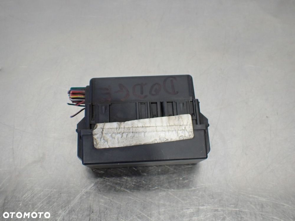 SKRZYNKA BEZPIECZNIKÓW DODGE CALIBER  P05084340AC 16238BZ - 2