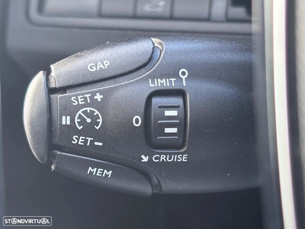 Peugeot 3008 1.2 PureTech Allure EAT8 - 43