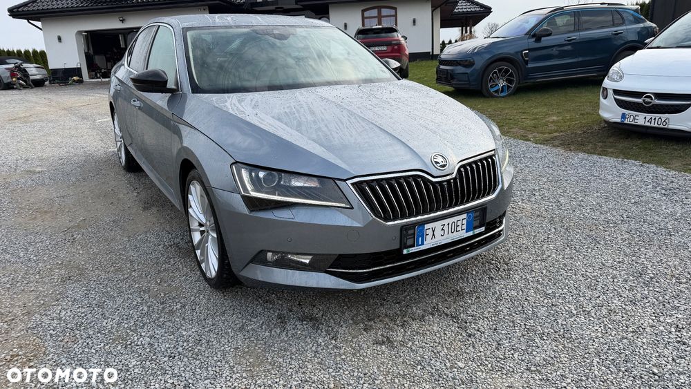 Skoda Superb 2.0 TDI DSG Ambition - 4