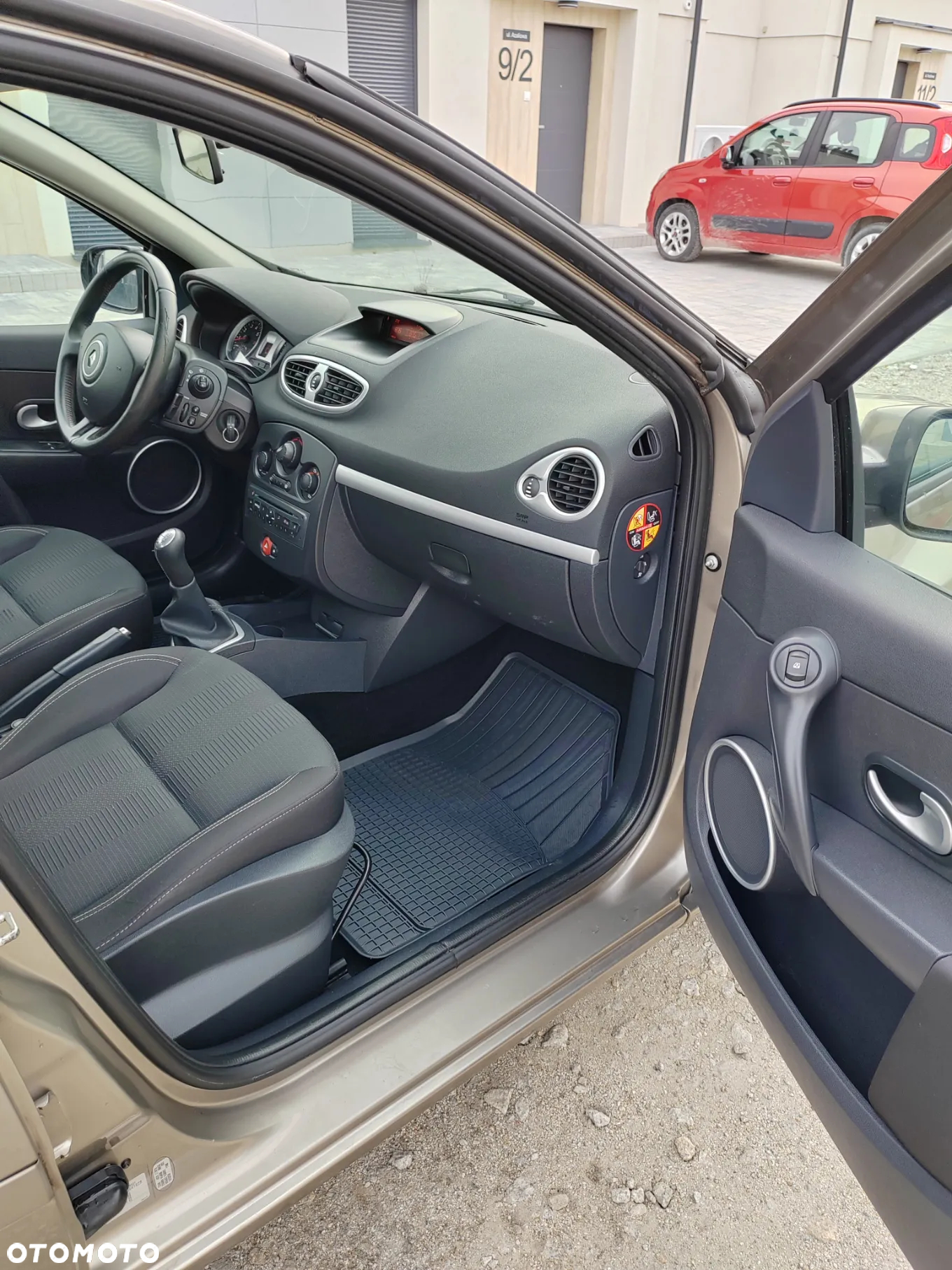 Renault Clio 1.2 16V 75 Expression - 9