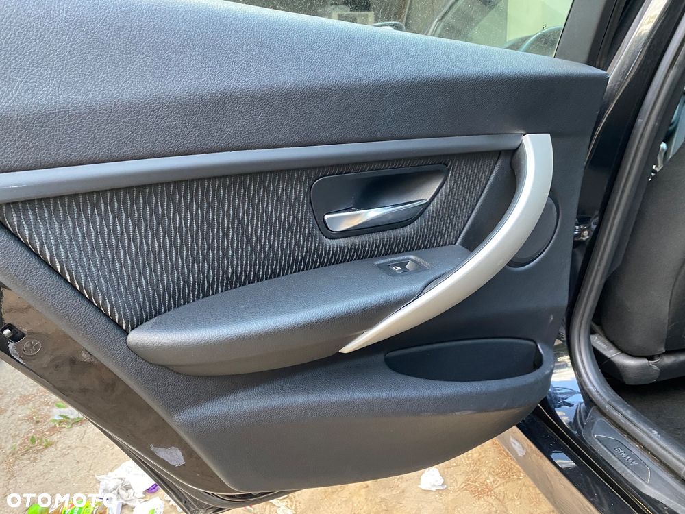 BMW Seria 3 320d - 15