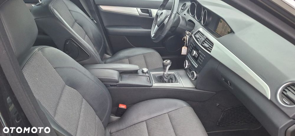 Mercedes-Benz Klasa C 200 CDI DPF (BlueEFFICIENCY) Avantgarde - 10