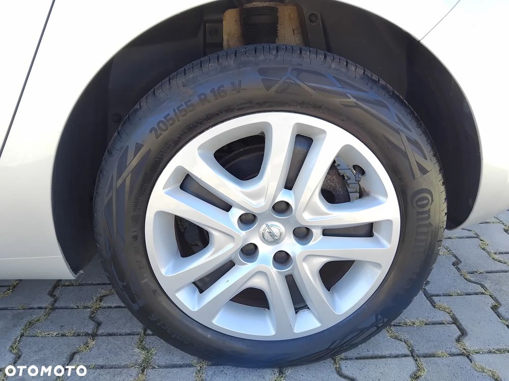 Opel Astra 1.4 T Dynamic - 11
