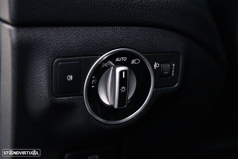 Mercedes-Benz CLA 200 d Shooting Brake Urban Aut. - 25