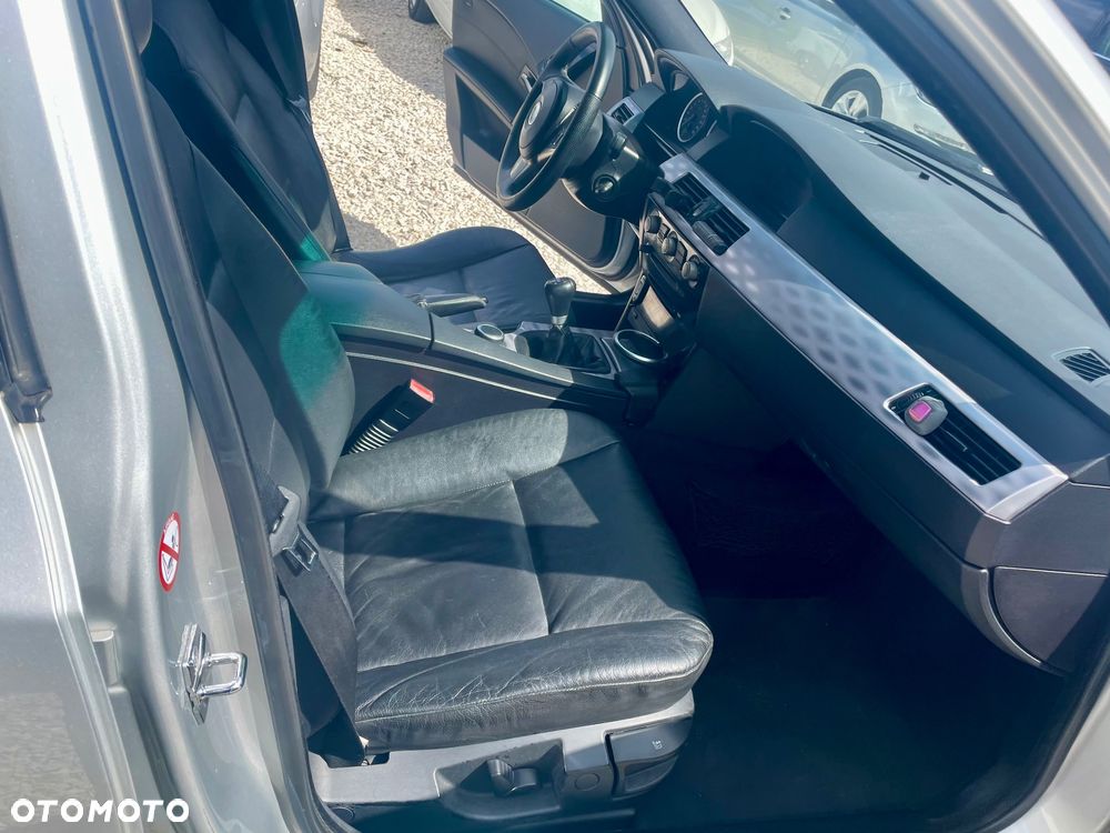 BMW Seria 5 525i - 33