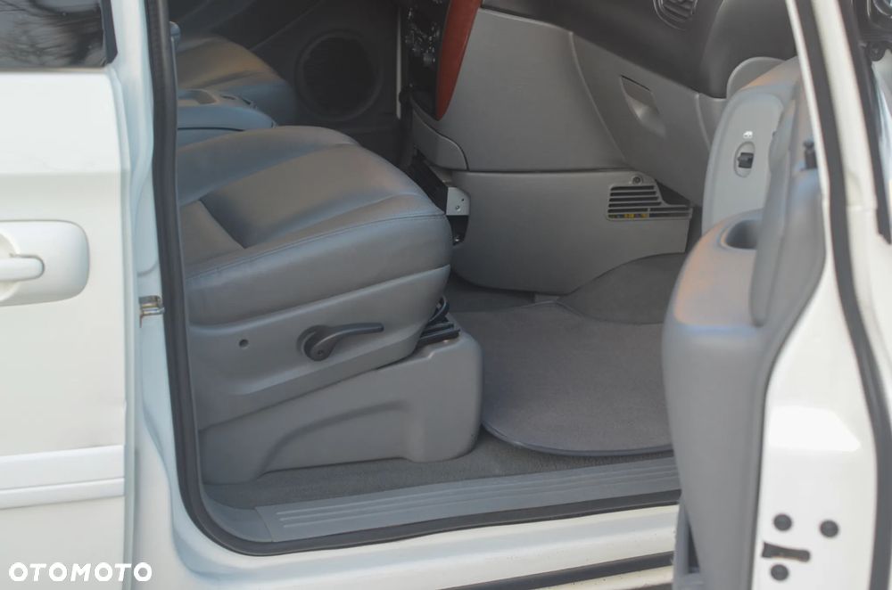 Chrysler Grand Voyager 3.3L LX - 16