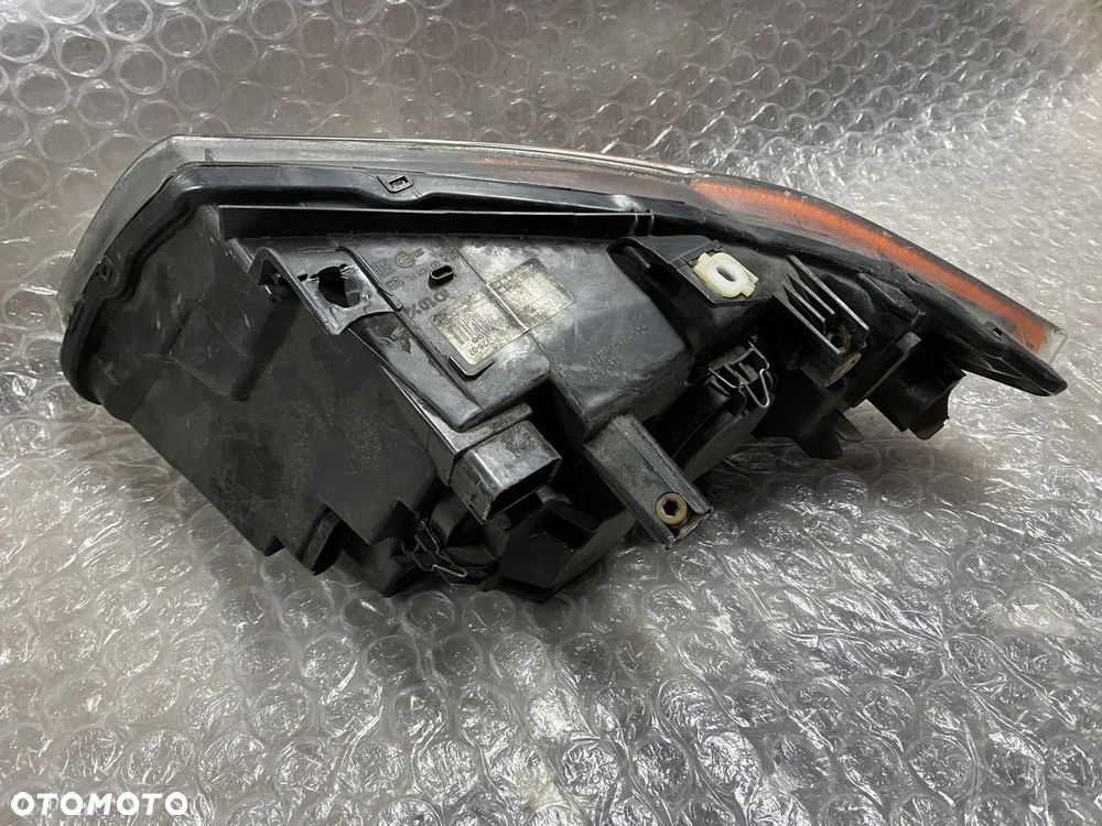 LAMPA PRAWA ZWYKŁA H7 BMW E90 USA 6942726-07 - 6