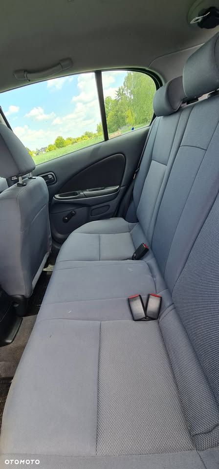 Nissan Almera 1.5 Base - 11