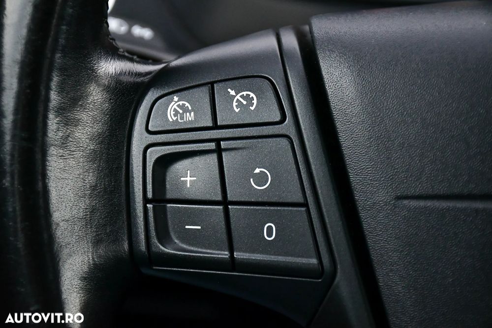 Volvo V40 D2 Momentum - 12