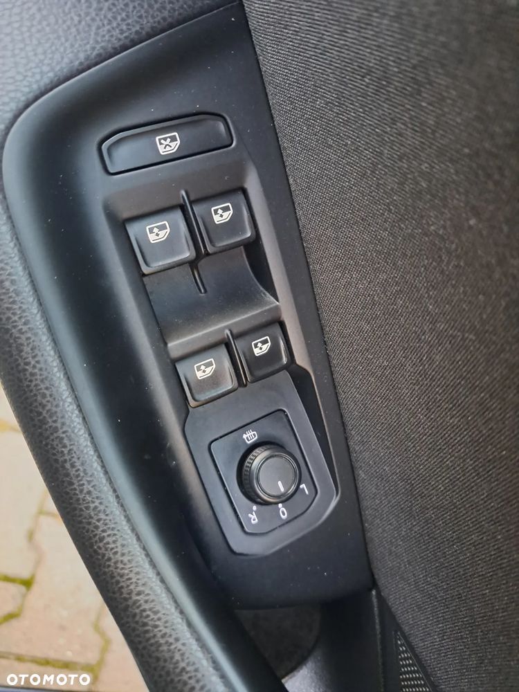 Volkswagen Passat Variant ver-variant-2-0-tdi-scr-comfortline - 25