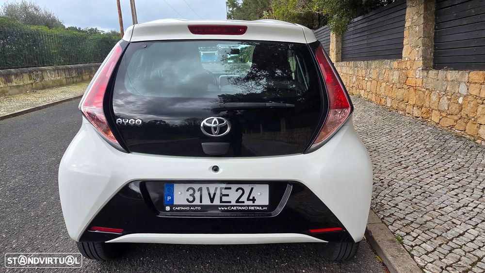 Toyota Aygo 1.0 X-Play Plus - 2
