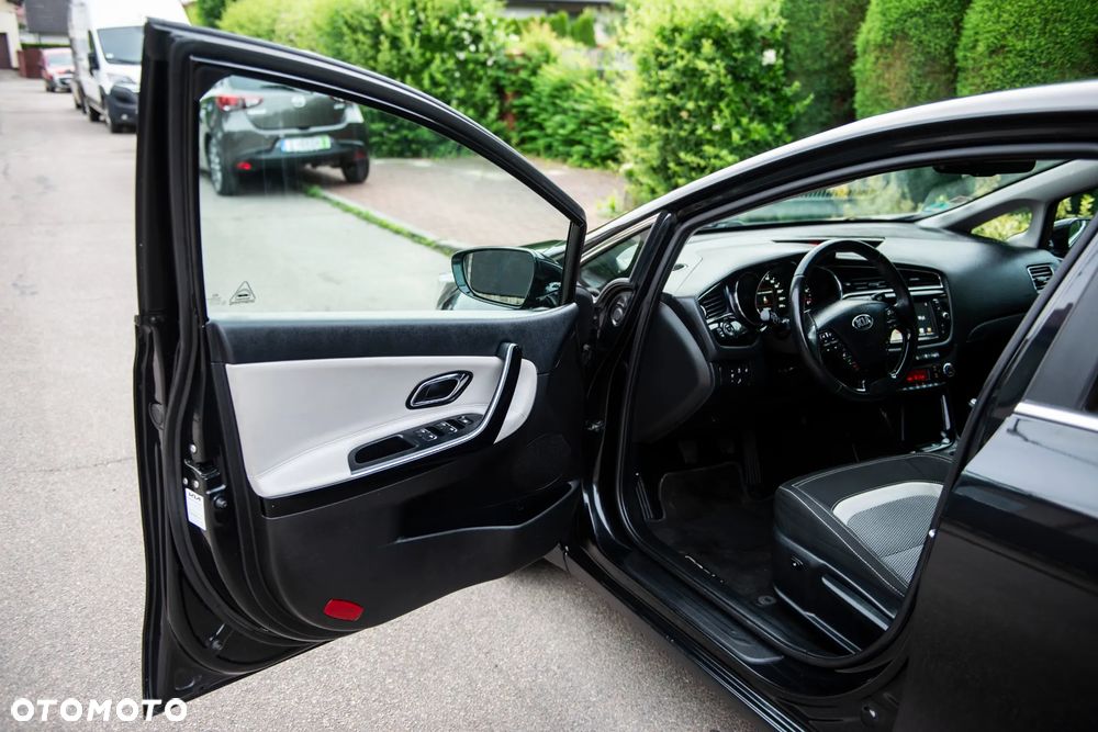 Kia Ceed 1.6 GDI ISG Platinum Edition - 17