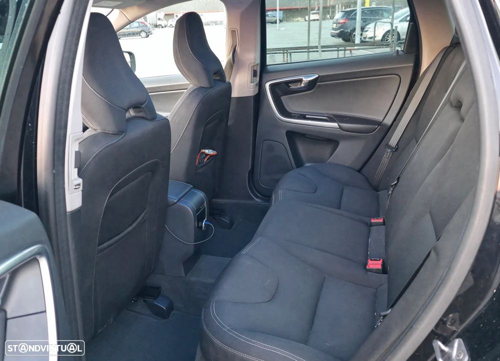 Volvo XC 60 2.0 D3 Momentum - 7