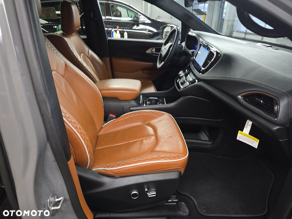 Chrysler Pacifica - 10