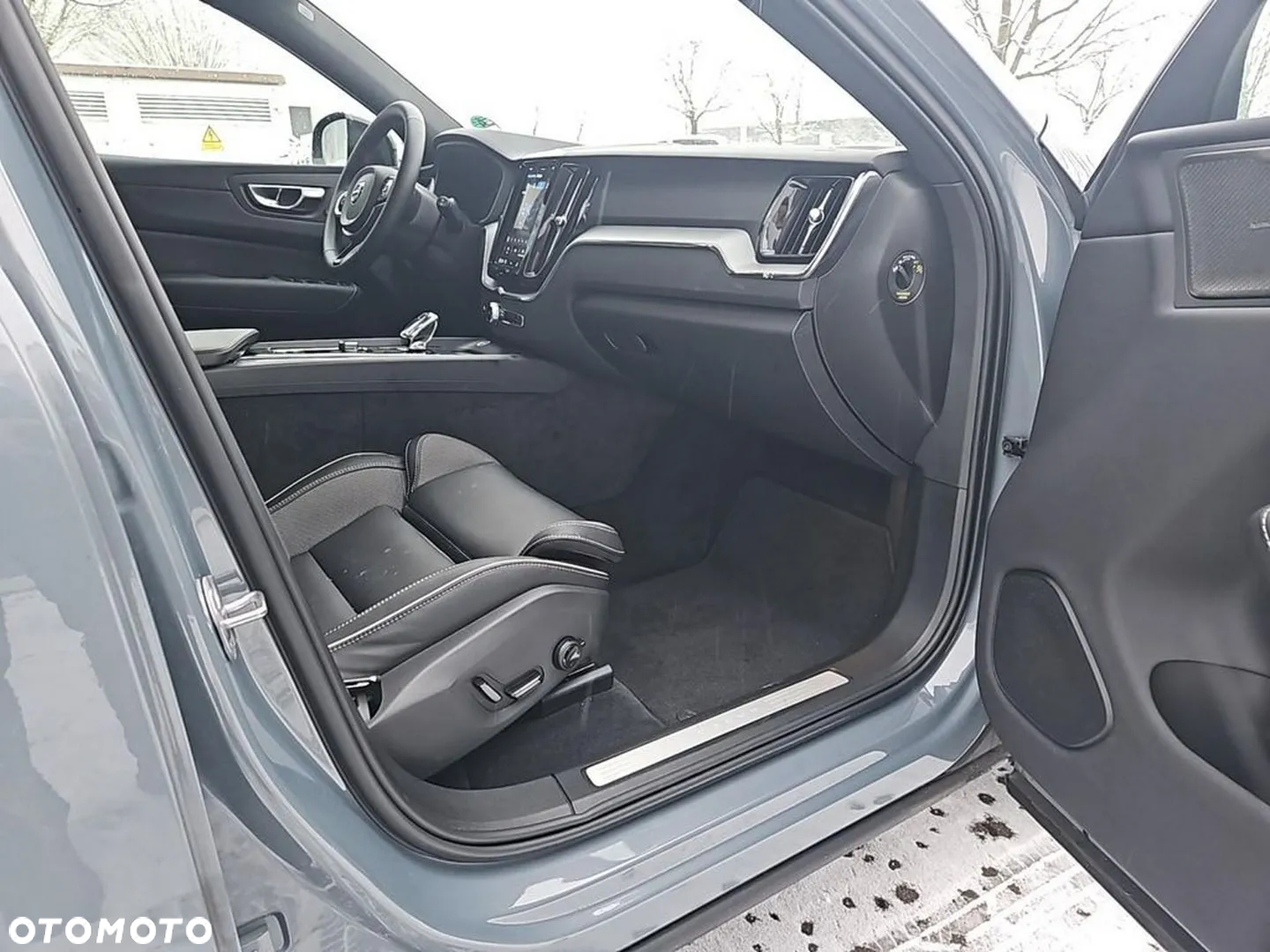 Volvo XC 60 B4 B Plus Dark - 15