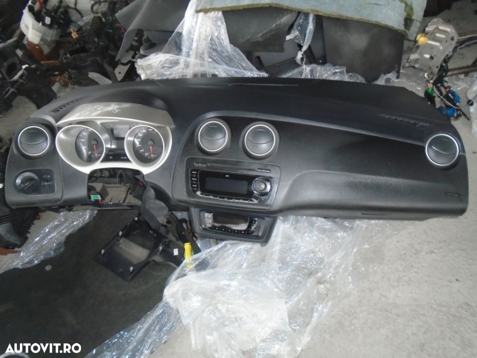 Plansa de bord cu airbag pasager si airbag volan Seat Ibiza din 2010 volan pe stanga - 6